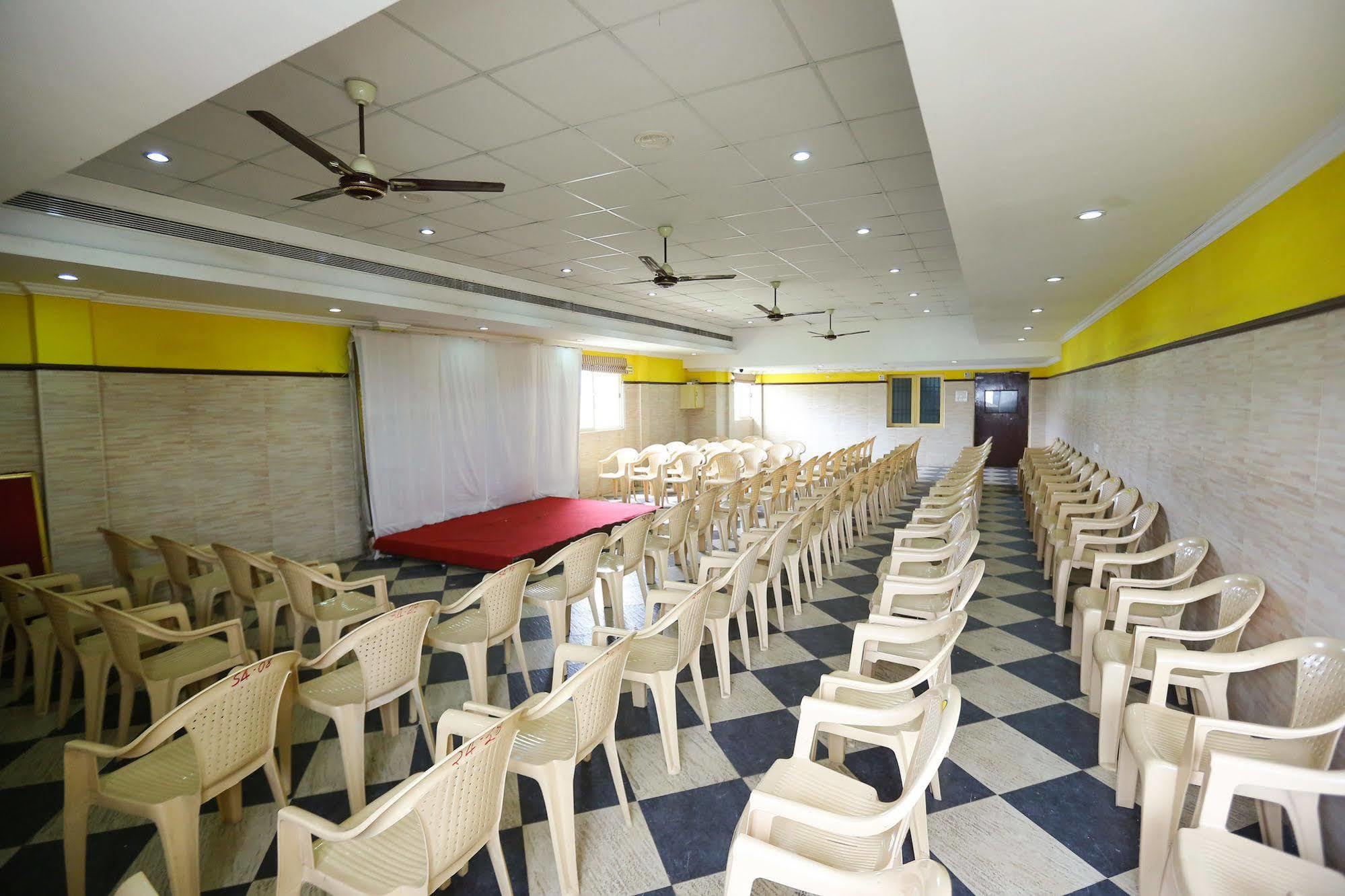 Season 4 Residences - Teynampet Near Apollo Hospital ,Balaji Dental, Us Consulate Chennai Bagian luar foto